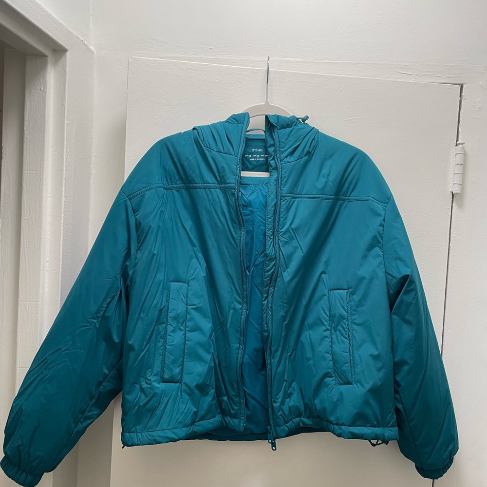 Short turqouise light puffer jacket